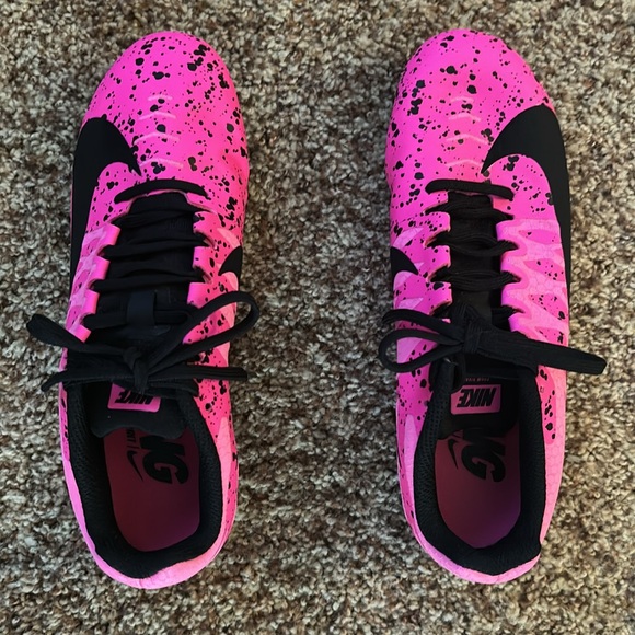 Pink and Black Nike Racing Track Shoes with Spikes - Picture 2 of 6